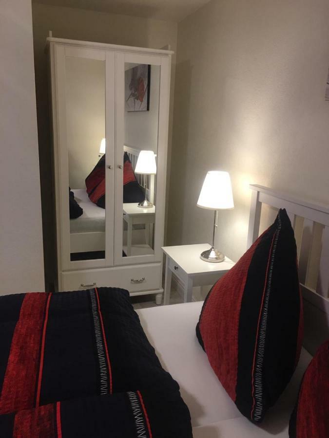 Aparthotel C'Est La Vie Зарлуї Екстер'єр фото